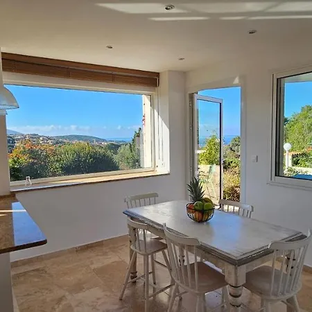 De Standing Les Amandiers, Vue & Piscine *