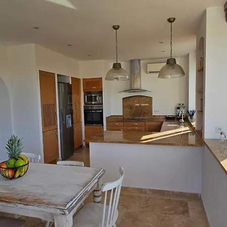 De Standing Les Amandiers, Vue & Piscine