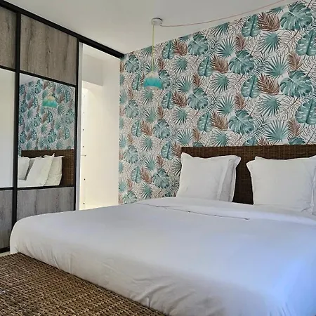 De Standing Les Amandiers, Vue & Piscine *