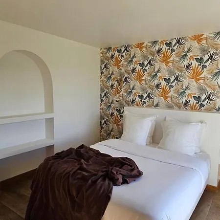 De Standing Les Amandiers, Vue & Piscine *