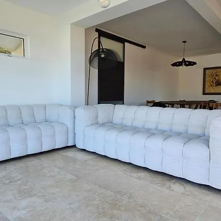 De Standing Les Amandiers, Vue & Piscine *