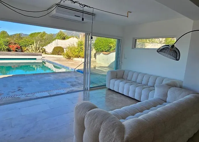 De Standing Les Amandiers, Vue & Piscine Vila