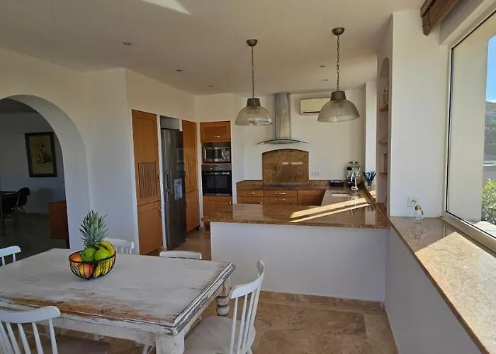 De Standing Les Amandiers, Vue & Piscine